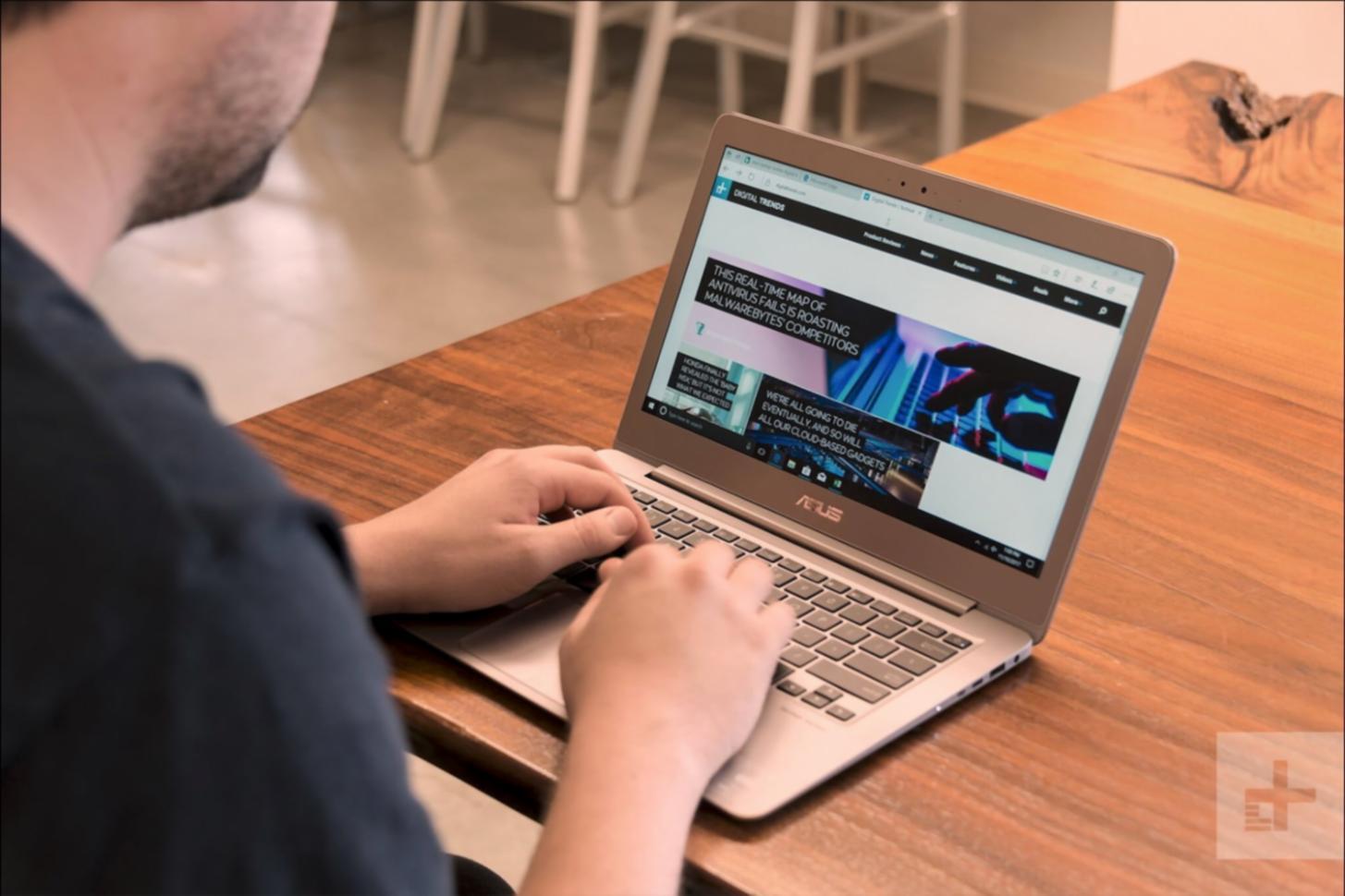 Detaillierte SEO-Analyse auf mehreren Bildschirmen mit technischen Metriken und Optimierungsvorschlägen